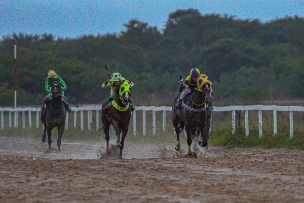 Jockey Club faz homenagem ao centenário da Rádio Pelotense
