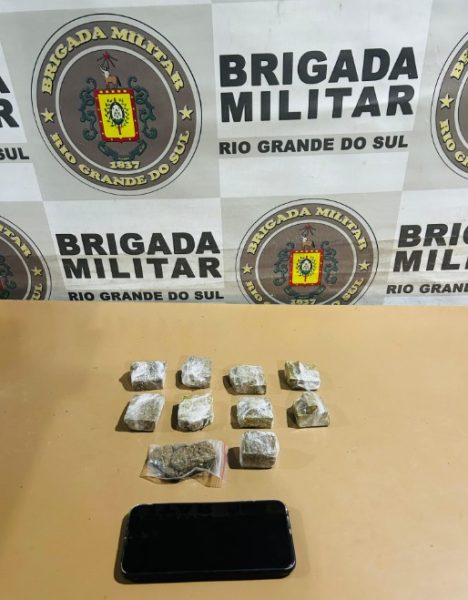 Brigada Militar prende motociclista com drogas no Centro de Pelotas