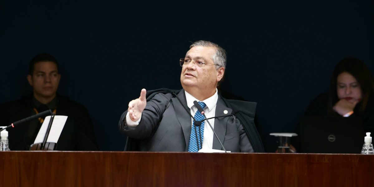 Flávio Dino vota pela condenação de Bolsonaro e mais sete réus
