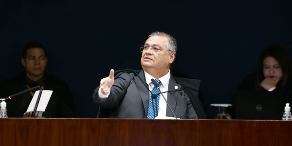 Flávio Dino vota pela condenação de Bolsonaro e mais sete réus