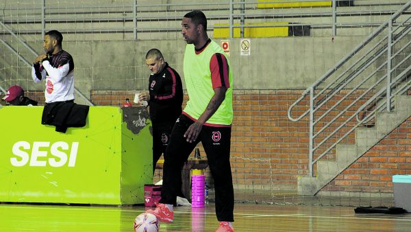 ABF treina em Pelotas para se adaptar à quadra maior antes de enfrentar o Riograndense