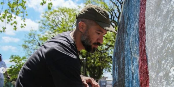 “Eu nunca escutei de alguém assim: ‘faz artes, vai ser artista, que isso dá certo, que tu vai viver disso’”