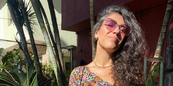 Amanda Santo se apresenta como uma artesã da escrita