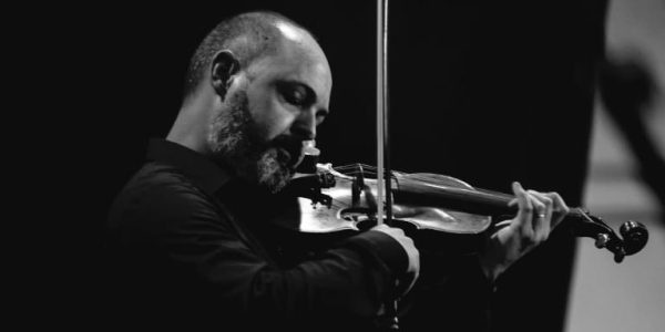Duo interpreta composições do maestro Thiago Perdigão