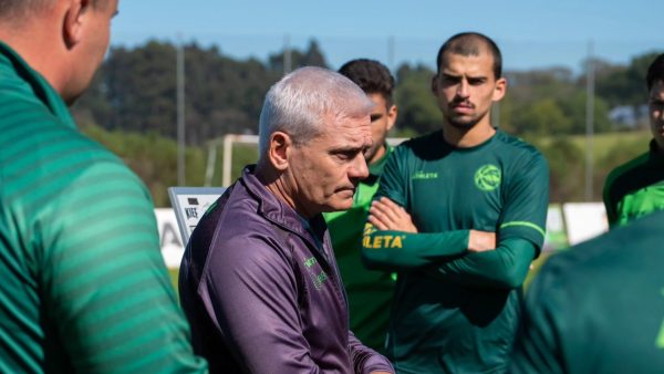 Fabiano Daitx projeta jogo “muito difícil” em visita ao Bento Freitas