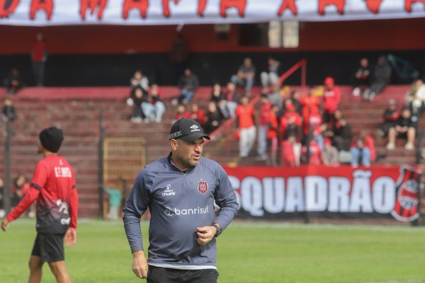 Cris vê evolução nas condições de trabalho do Brasil em relação à Série D
