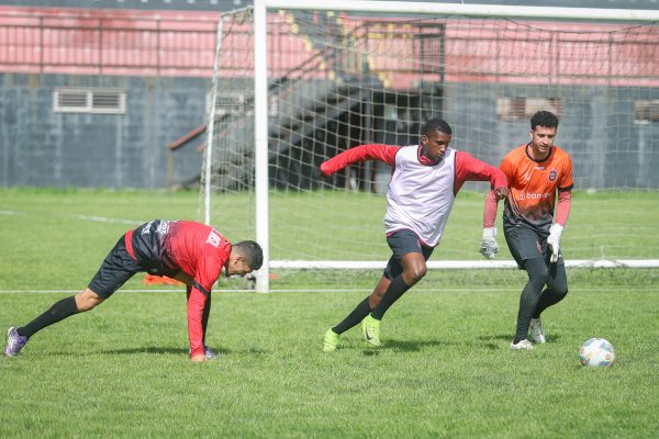 Xavante busca contratação de lateral-esquerdo