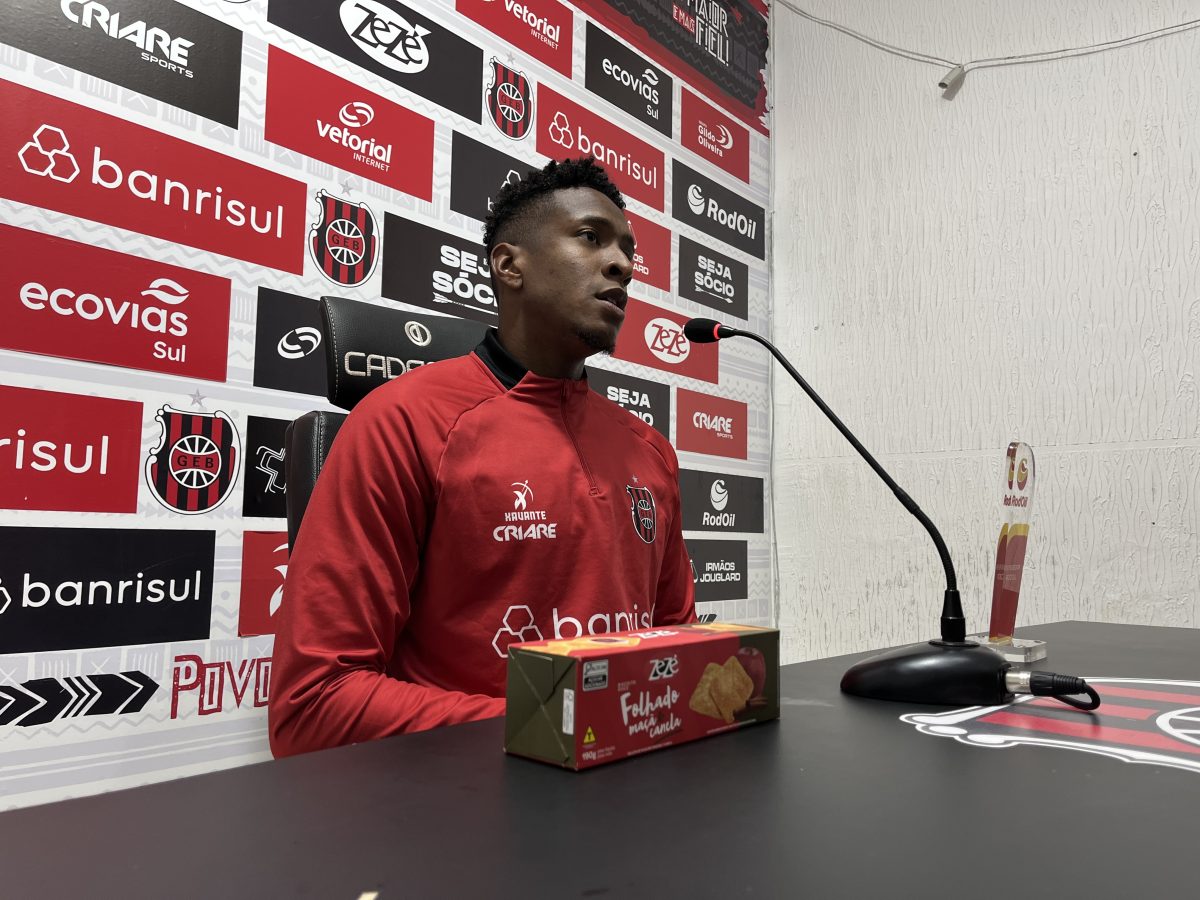Jô destaca versatilidade e diz ser zagueiro “raiz”