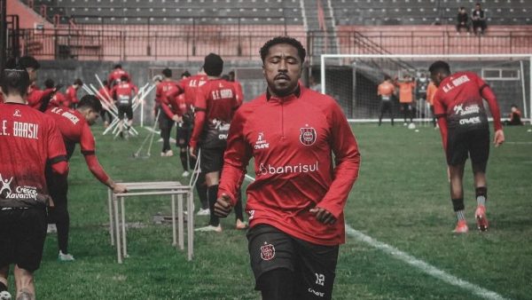 Otávio sofre lesão na costela e desfalca o Brasil