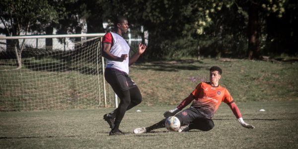 Direção xavante prioriza contratação de meio-campistas e descarta novo lateral