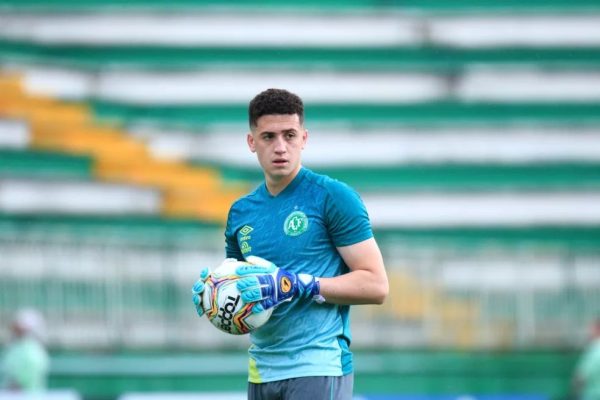 Brasil oficializa chegada do goleiro Tiepo