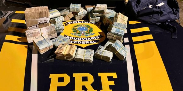 Homens transportando mais de R$ 350 mil sem procedência são presos