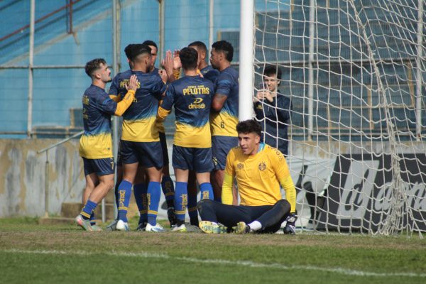 Com gol de Darlan, Pelotas vence jogo-treino contra o Grêmio Sub-20