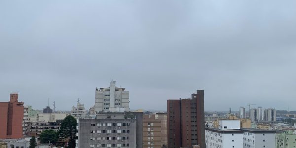 Semana começa com céu nublado e temperaturas amenas na Zona Sul