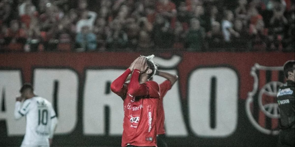 Jogadores xavantes lamentam empate na estreia