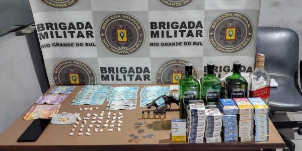 Homem é preso por tráfico de drogas e posse ilegal de arma de fogo