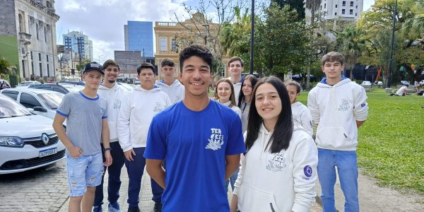 Estudantes conhecem a UFPel em dia de experiências e descobertas