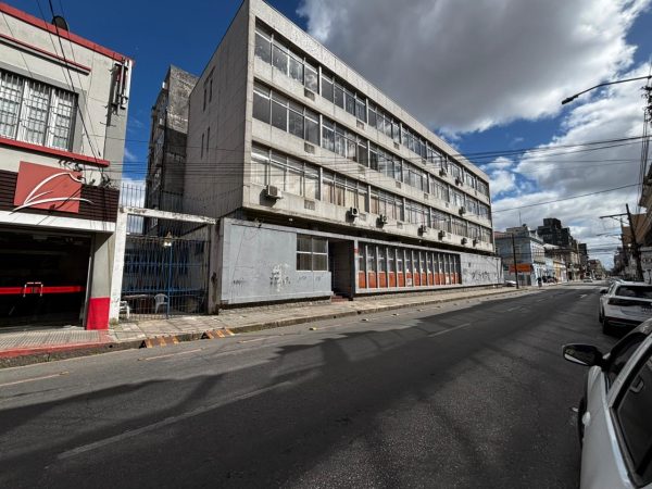 Colégio João XXIII é alvo de bandidos pela terceira vez em pouco mais de um mês