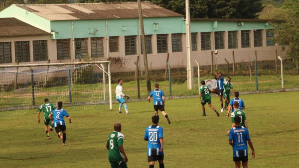 Vila Nova vira, bate Santa Irene e assume liderança na ACP