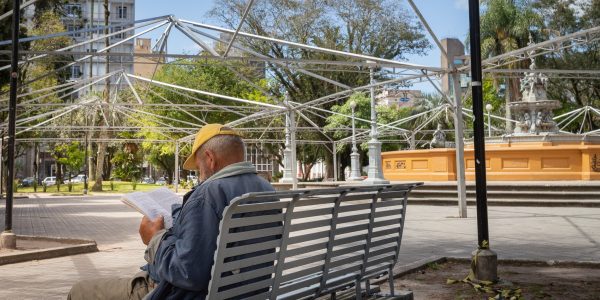 Feira do Livro começa a surgir no seu tradicional lugar no Centro Histórico
