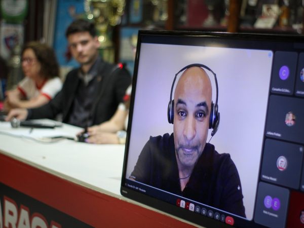 Emerson diz ter levado “dois segundos” para aceitar conversar por SAF do Brasil