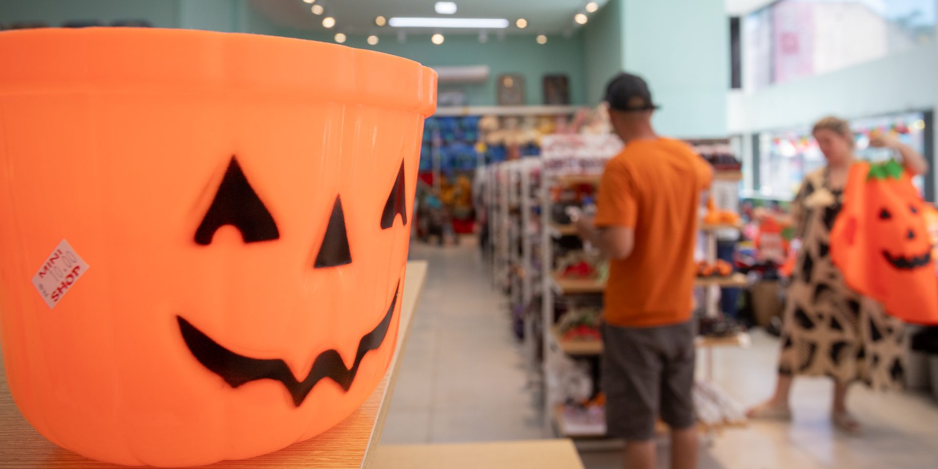 Halloween movimenta comércio e festas em Pelotas