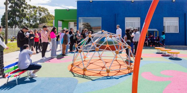 Apadpel inaugura parque inclusivo