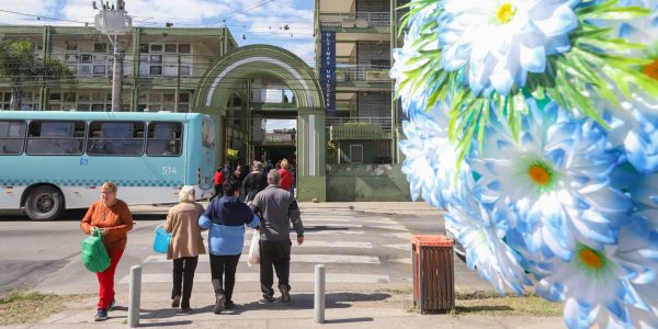 Dia de Finados movimenta cemitérios e comércio de flores