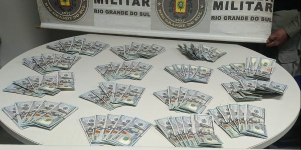Brigada Militar apreende 75 mil dólares sem declaração em Pelotas