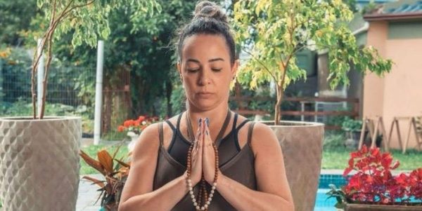 “A respiração é que conduz a prática. Yoga é auto-observação”