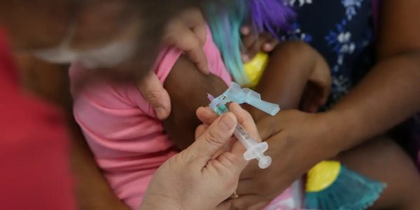 Afinal, o que é e como podemos nos infectar por meningite?