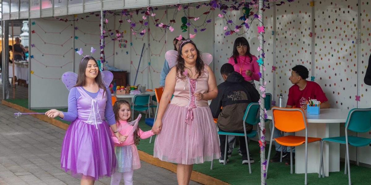As crianças também têm encontro com os escritores na Feira do Livro
