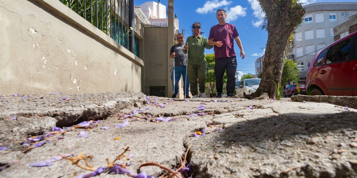 Calçadas com obstáculos afetam quase metade dos moradores de Pelotas, aponta IBGE
