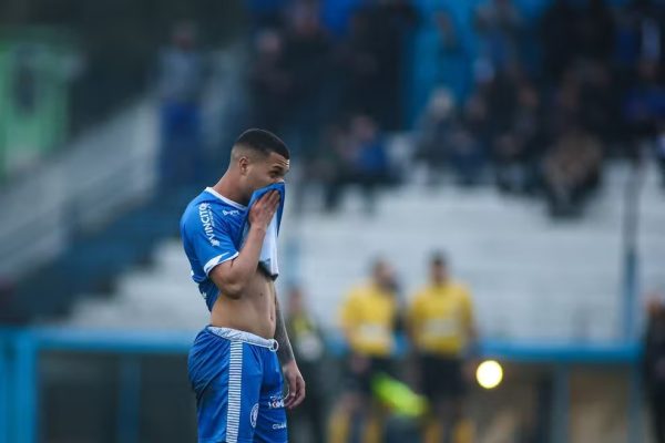 Brasil contrata atacante para reta final do ano