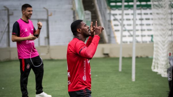 Patrikão volta a marcar pelo Brasil: “Complica muito a zaga adversária”