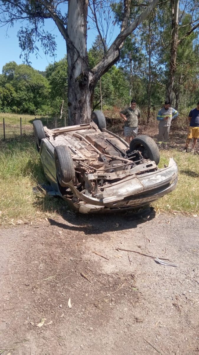 Capotamento no km 114 da BR-392 deixa motorista ferido em Canguçu