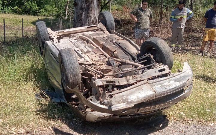 Capotamento no km 114 da BR-392 deixa motorista ferido em Canguçu