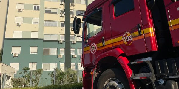 Explosão em apartamento deixa morador gravemente ferido em Pelotas