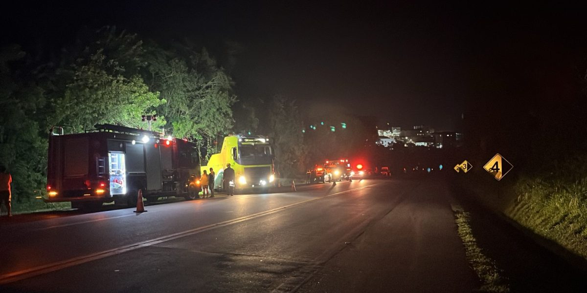 Resgate de vítimas de carreta em Canguçu é concluído após operação de 10 horas