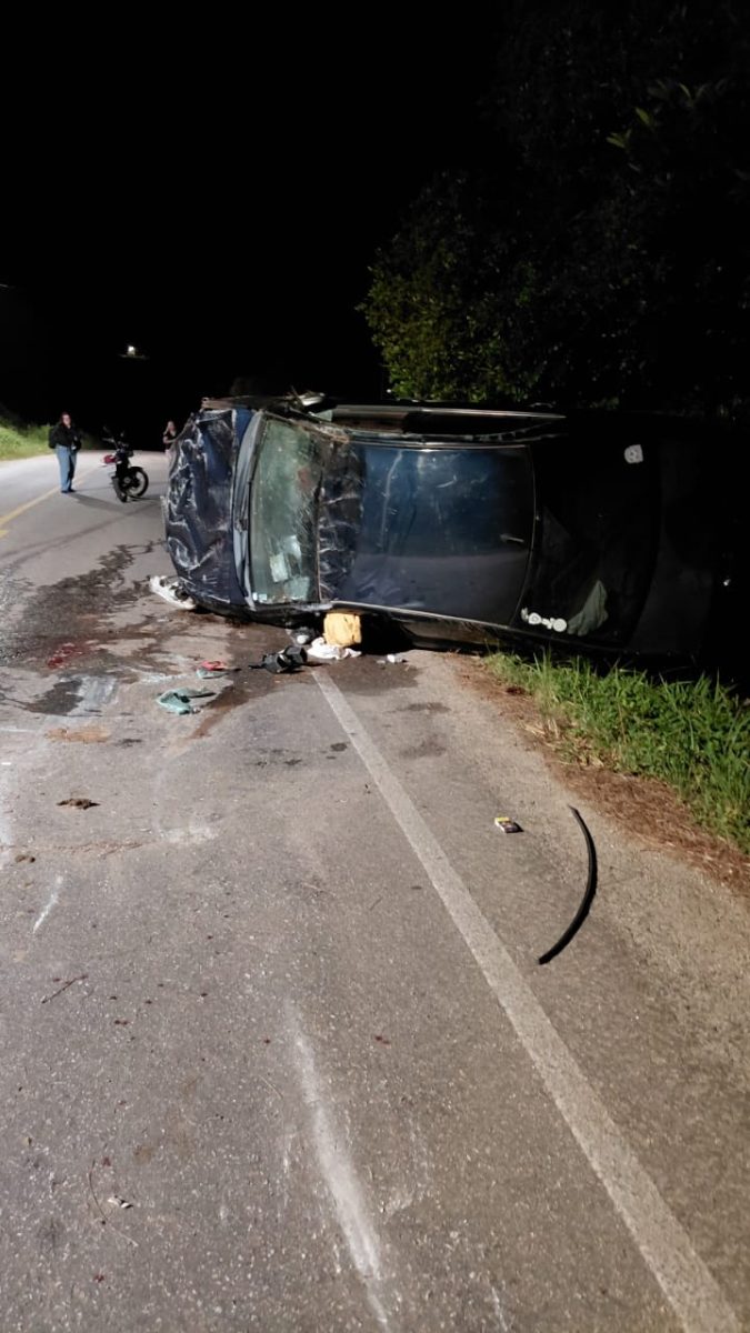 Homem fica ferido após capotamento na ERS-737 na madrugada deste domingo